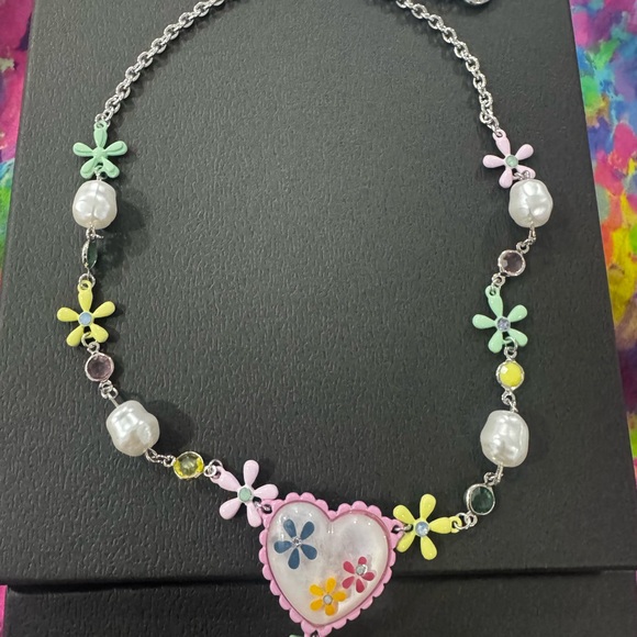 Floral Heart Pendant Necklace - Picture 3 of 6